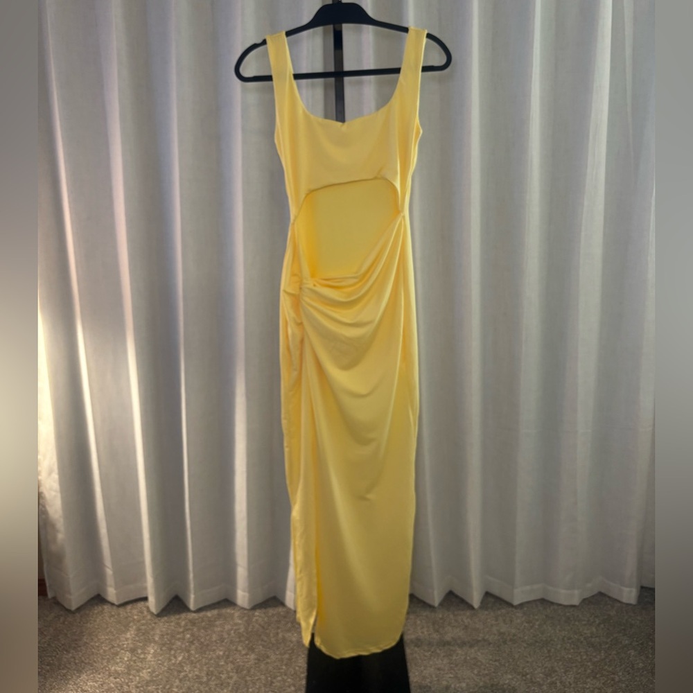 Elegant Yellow Sleeveless Dress